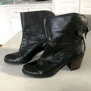 Frye Regina Black Leather Chunky Heeled Almond Toe Pull on Boots 9.5